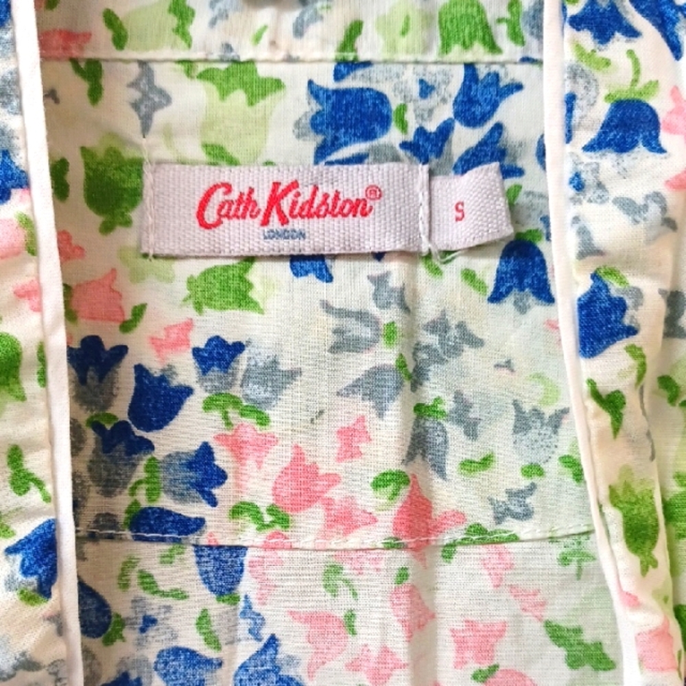 Cath Kidston Floral Print Sz S Light Robe. Elegant. Inner Ties and Patch Pockets
